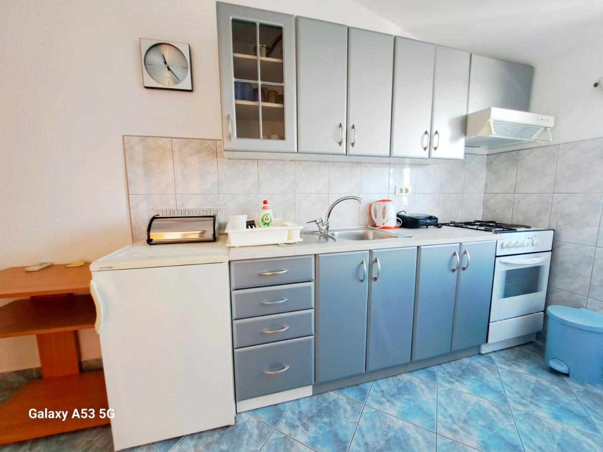 Appartement Aparments Orange&Blue à Fažana Extérieur photo