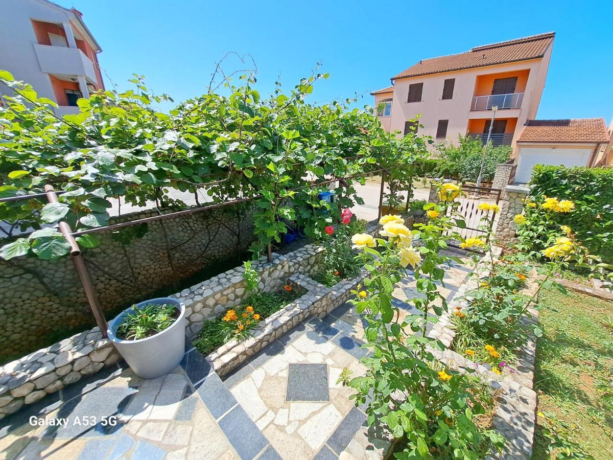 Appartement Aparments Orange&Blue à Fažana Extérieur photo